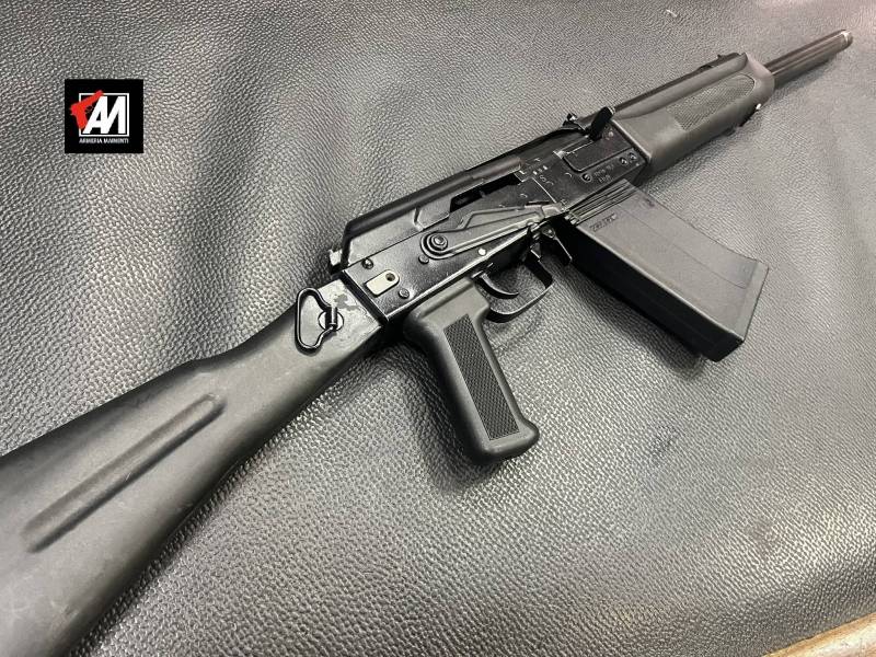 IZHMASH MOD. SAIGA K12 CAL.12 CANNA CM. 47 CIL. STROZZ. ESTERNI MAGNUM CARICATORE A PACCHETTO · foto 1 di 1