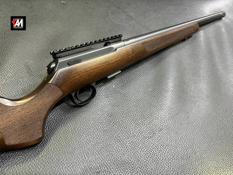 CZ MOD. 457 VARMINT MANCINA LEFT HAND CAL. 22 L.R. CANNA CM. 53 BULL BARREL CON FRENO DI BOCCA