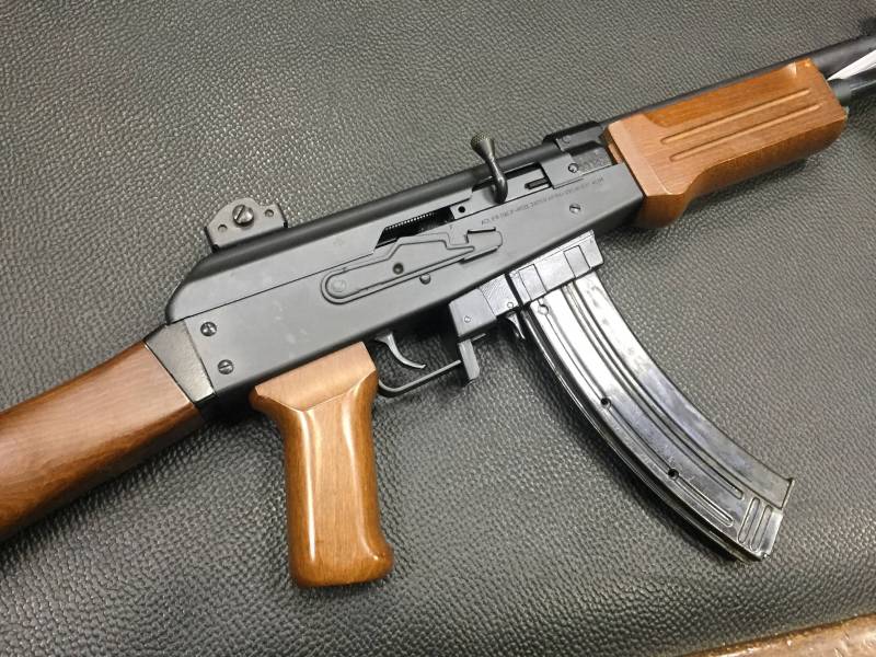 ADLER MOD. AP84 CAL. 22 L.R. SU BASE AK