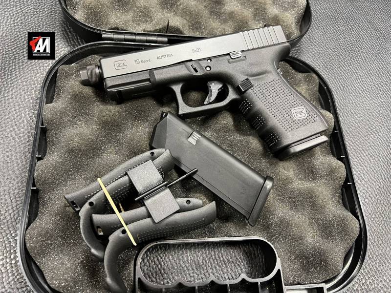 GLOCK MOD. 19 GEN 4 FTO FILETTATA CAL. 9X21 + CARIC. SCORTA