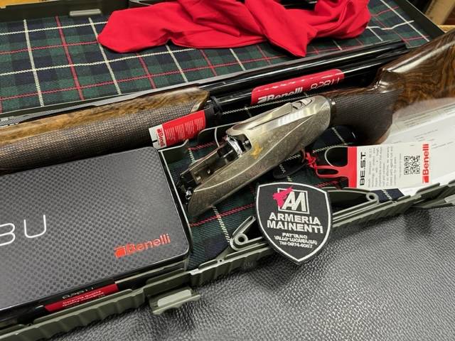 BENELLI MOD. U828 LIMITED EDITION CAL.12 CANNE CM. 65 STROZZ. INTERNI BE-A-ST · foto 1 di 1