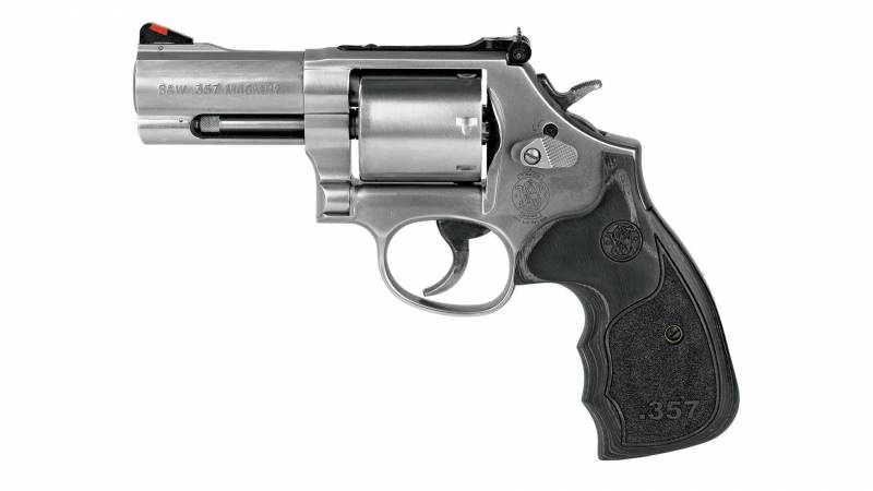 SMITH E WESSON MOD. 686 PLUS DE LUXE 357 MAG. 7 COLPI CANNA 3 POLLICI · foto 1 di 1