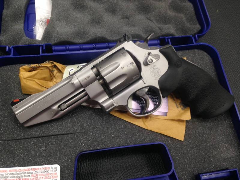S&W REVOLVER MOD 627 4 poll. 357 MAG 8C PRO-SERIES · foto 1 di 1