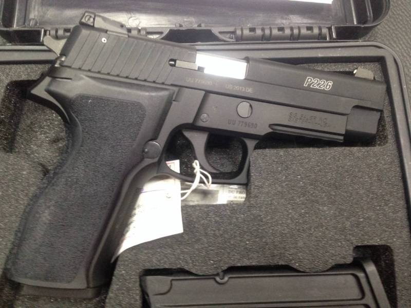 SIG SAUER MOD. P226 CAL. 22 L.R. BLK/NIT · foto 1 di 1