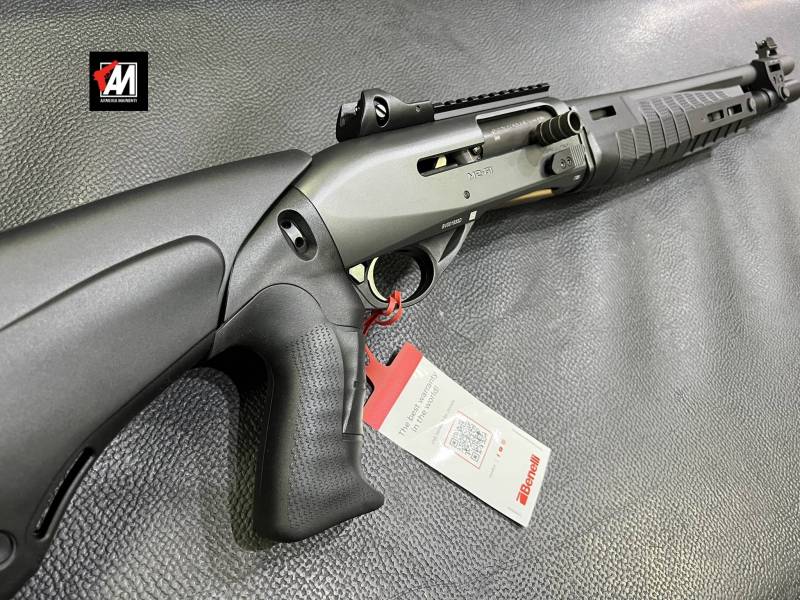 BENELLI MOD. M2-G1 TACTICAL GUN CAL.12 CANNA
CM. 47 (18,5 POLLICI) STROZZ. INTERNI CALCIO TELESCOPIC